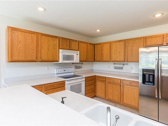 5th image of 3406 SW Applewood St
