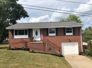 402 Ada Dell Ave, Hurricane, WV 25526