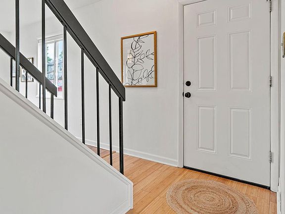 4th image of 1054 Knight Ln