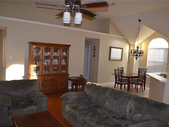 3rd image of 4673 Devonshire Dr