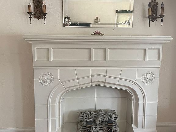 4th image of 6108 N Maplewood Ave