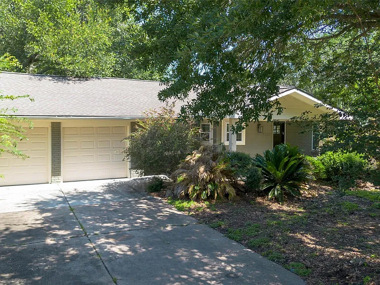 5338 Creekbend Dr — Photo 32