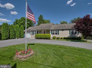 11925 Robinwood Dr, Hagerstown, MD 21742