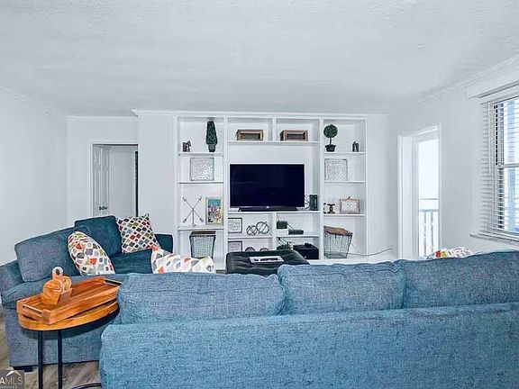 4th image of 300 Peachtree St NE APT 10O