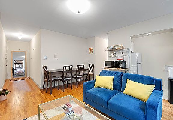 2nd image of 310 W 95th St APT 4A