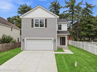 9400 Roland Dr, Brighton, MI 48116