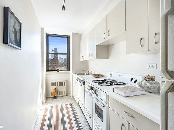 4th image of 239 E 79th St APT 16A