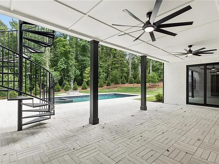 1000 Clementstone Northeast Dr — Photo 34