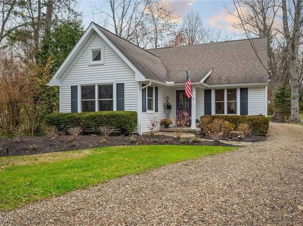 71 South St, Chagrin Falls, OH 44022