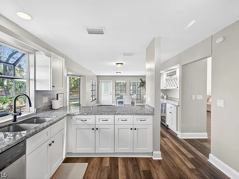 1576 Beechwood Trl — Photo 9