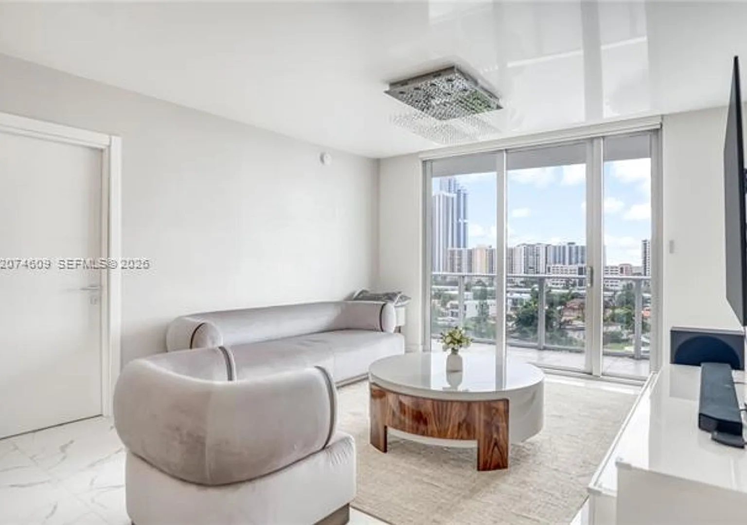 330 Sunny Isles Blvd cu-5-906, Sunny Isles Beach, FL 33160 — Photo 2