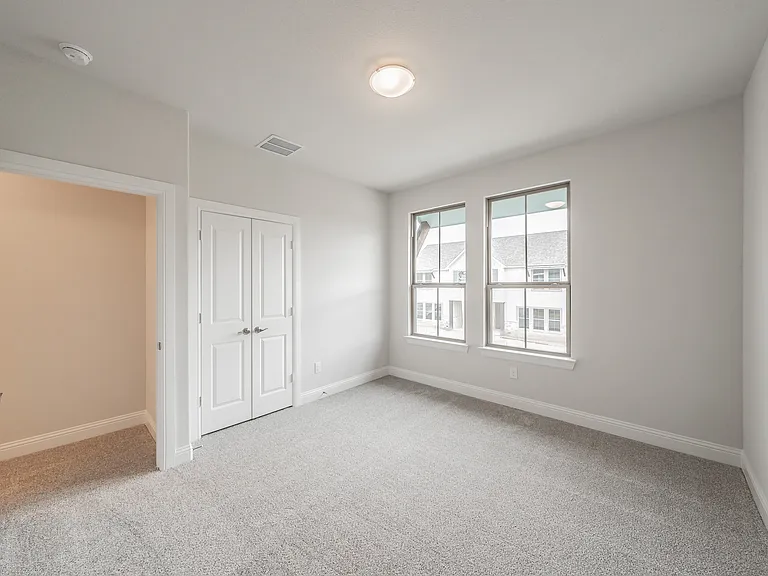 9709 Thorncrown Ln — Photo 32