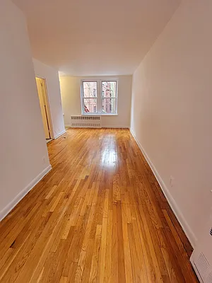 Rented by Metro Park Realty Inc | media 9