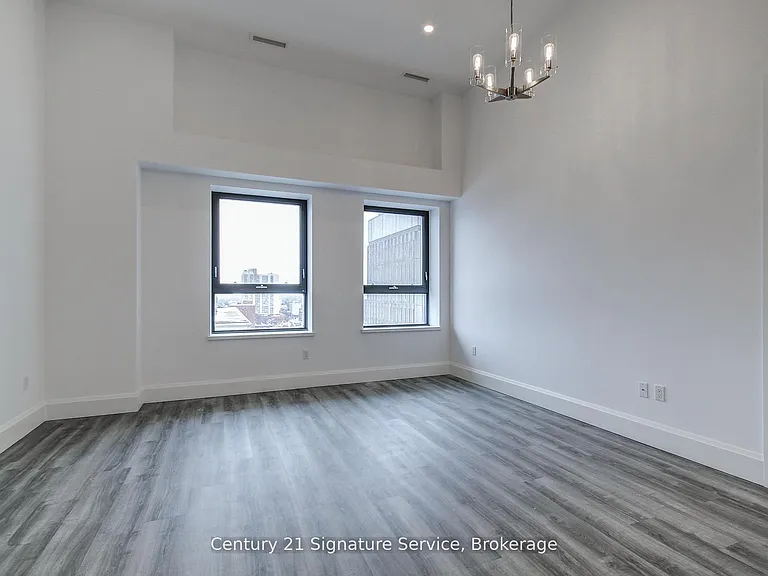 118 King St E #LPH16 — Photo 12
