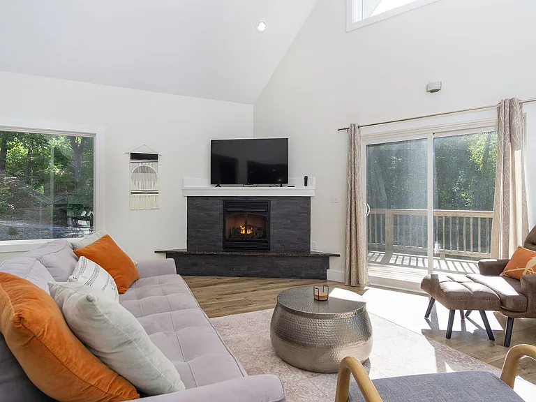 27 M L Reagan Dr — Photo 5