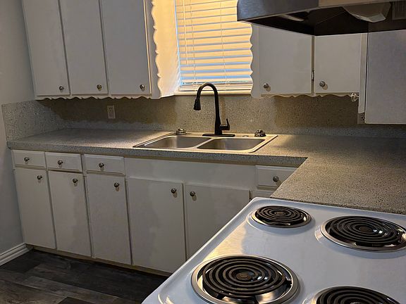 5th image of 714 Spring St