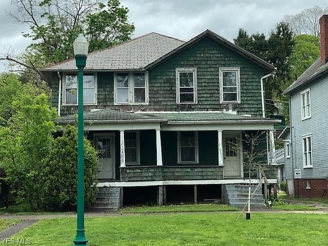 1st image of 424 3rd St
