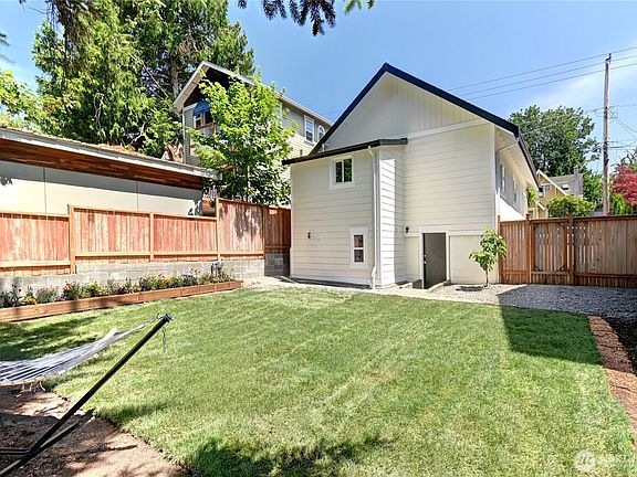 3rd image of 7043 17 Avenue NW