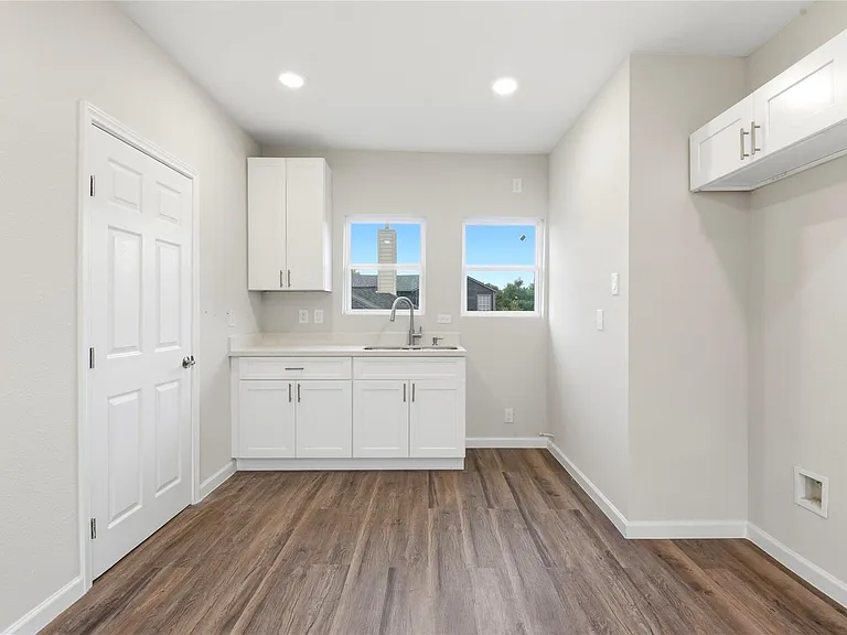 7010 Brownsville St — Photo 10