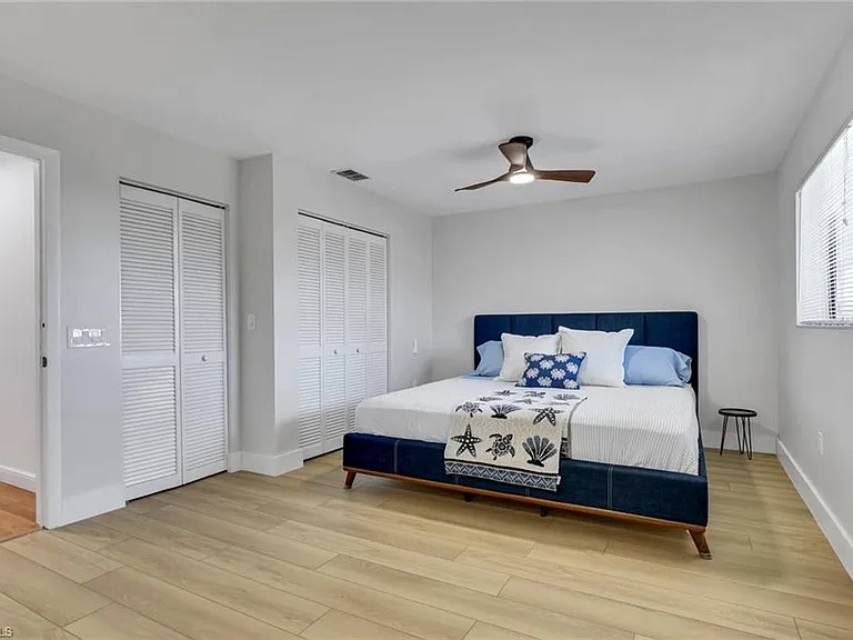 1282 Belaire Ct W — Photo 17