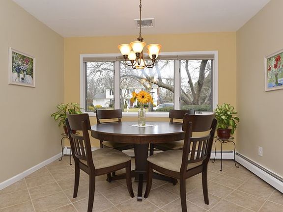 4th image of 54 Long Meadow Pl