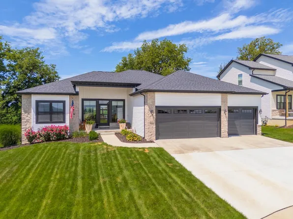 1113 Bell Grove Ln, Bloomington, IL 61705