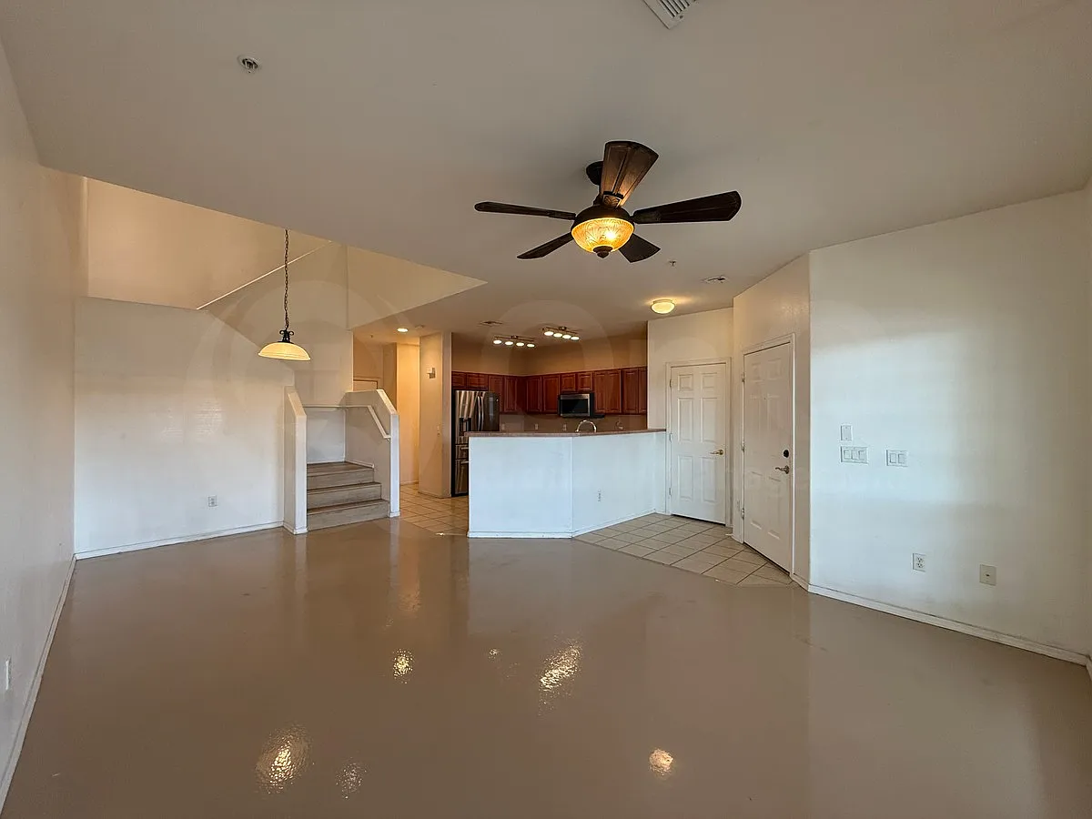 3 bed, 3.0 bath, 1709 sqft, $2,233 — Photo 3