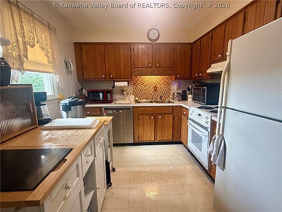 4th image of 120 Wildwood Dr