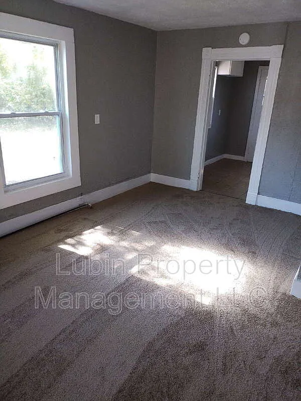 2 bed, 1.0 bath, 798 sqft, $849 — Photo 3