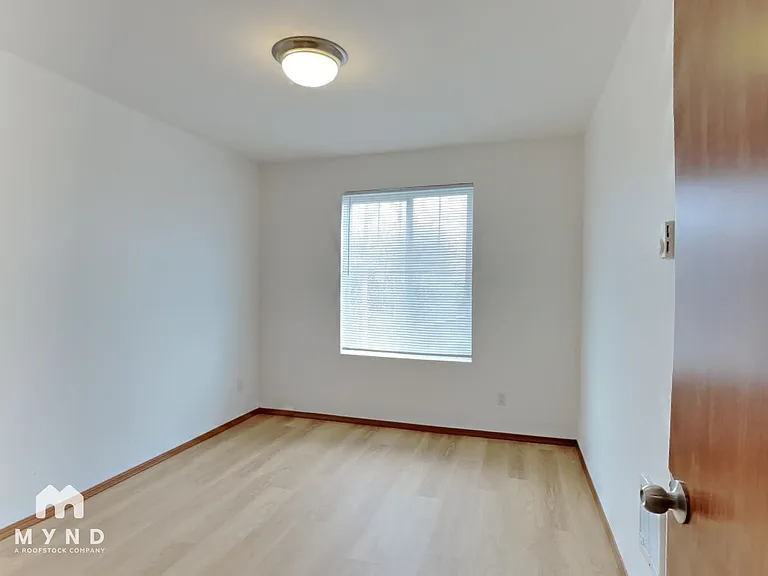 1412 E 64th St — Photo 23