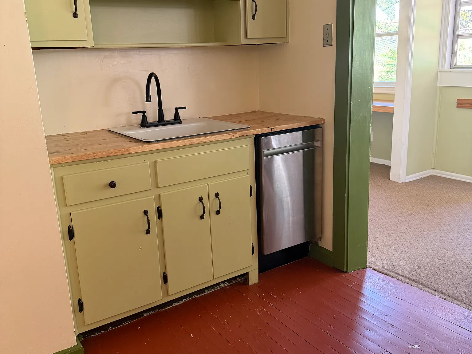 3 bed, 1056 sqft, $1,900 — Photo 4