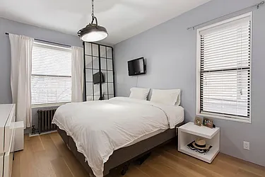 Sold by Avenue Real Estate