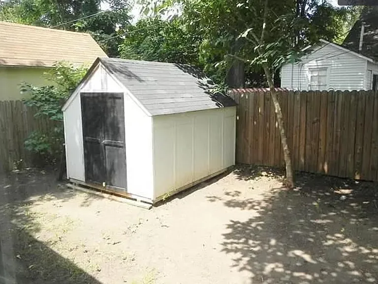 325 Pall Mall St — Photo 11
