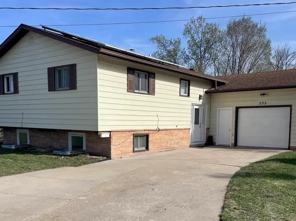 205 5th Ave, Decorah, IA 52101