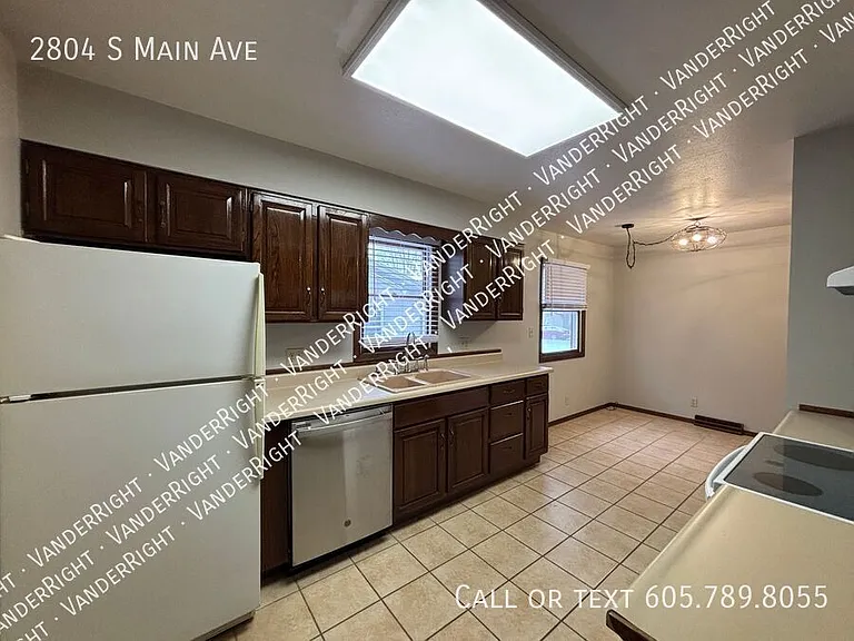 2804 S Main Ave — Photo 4