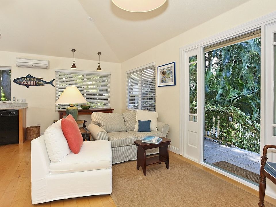 cozy living/dining area,