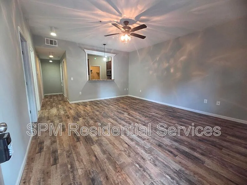 2 bed, 2.0 bath, 895 sqft, $1,495 — Photo 3
