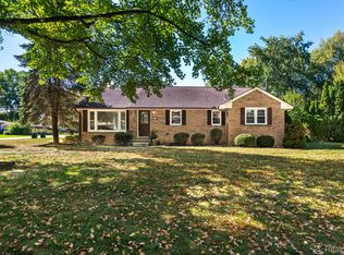 14127 Hillcrest St, Livonia, MI 48154