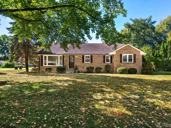 14127 Hillcrest St, Livonia, MI 48154