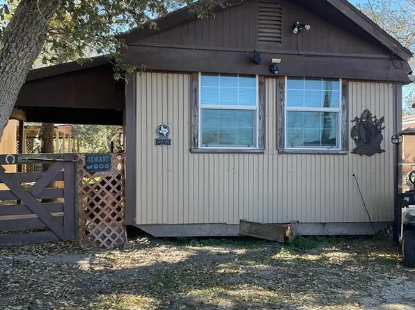 1121 N Terry St, Rockport, TX 78382