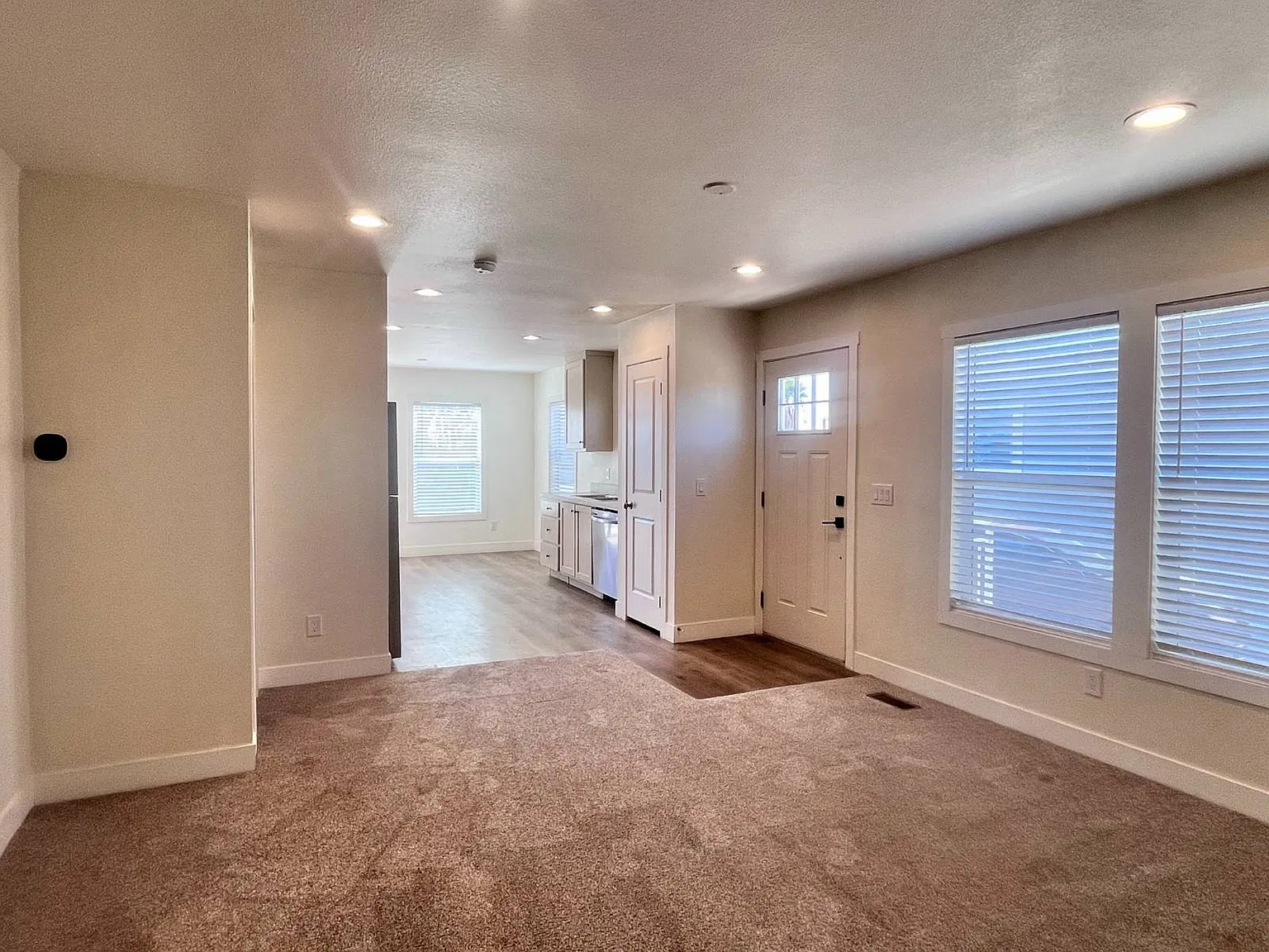 3 bed, 2.0 bath, 1136 sqft, $1,525 — Photo 3