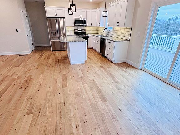 3rd image of 165 Pine Ridge Rd