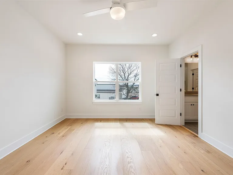 304 E 195th St #304 — Photo 13