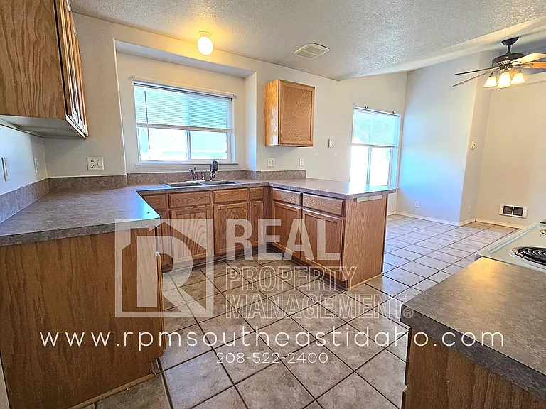 2801 E Chasewood Dr — Photo 11