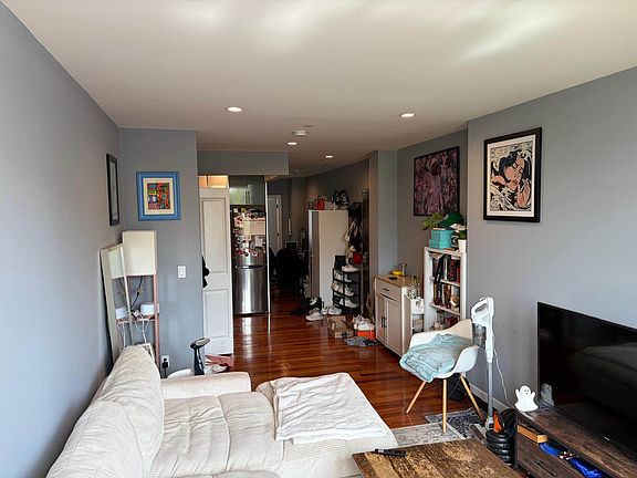 4th image of 21-34 Broadway #4H