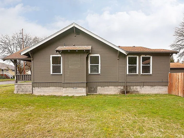 208 B St — Photo 15