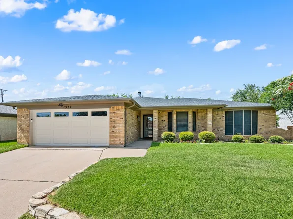 1337 Storm Dr, Bedford, TX 76022