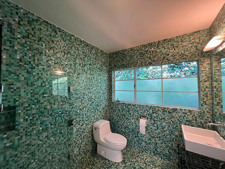 3117 Oakcrest Dr — Photo 2