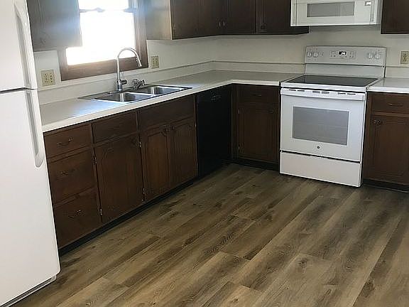 New stove and microwave.