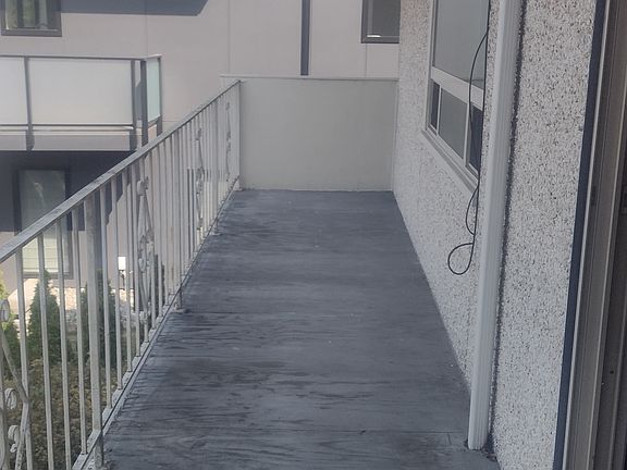 4th image of 909 11th St APT A